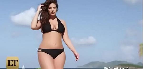  Plus-Sized Model Ashley Graham Rocks Tiny Bikini in ‘Sports Illustrated’ Swimsui